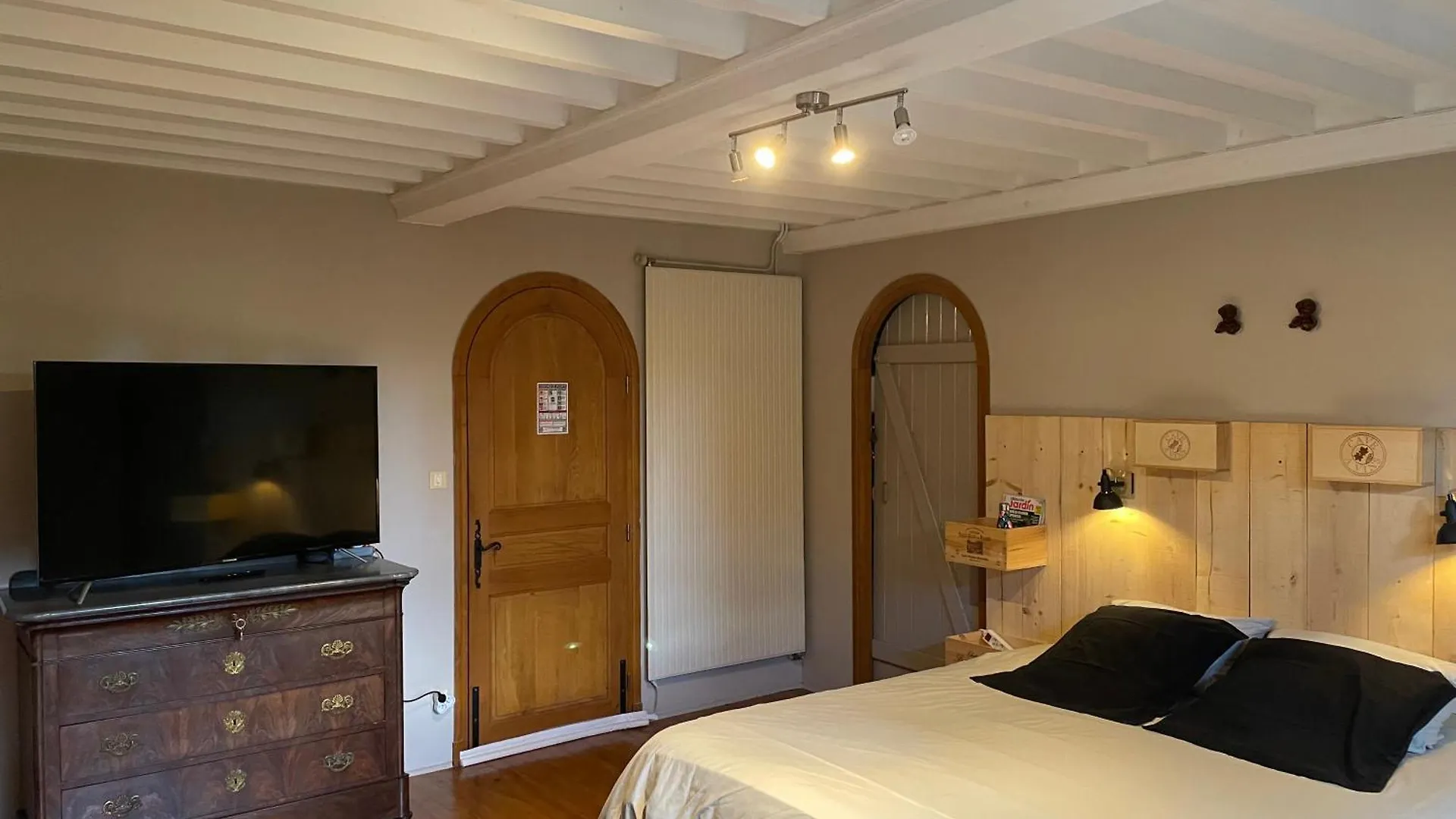 Chez-Sixtine Daire Albon Pansiyon
